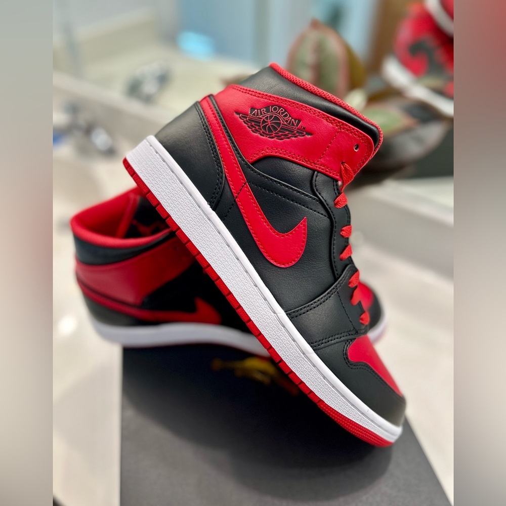 🔥AIR JORDAN 1 MID BRED🔥 Brand New with Box🏀Never Worn🏀Never Tried On